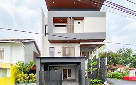 RedDoorz at Gentan Jakal